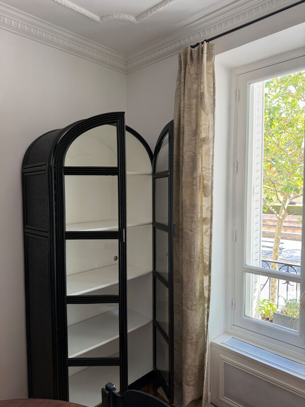 Armoire, vaisselier en bois tressé noir