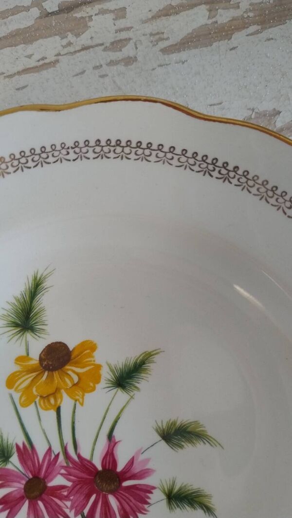 12 assiettes creuses – Porcelaine de Gien – Modèle Fanfare – Années 19