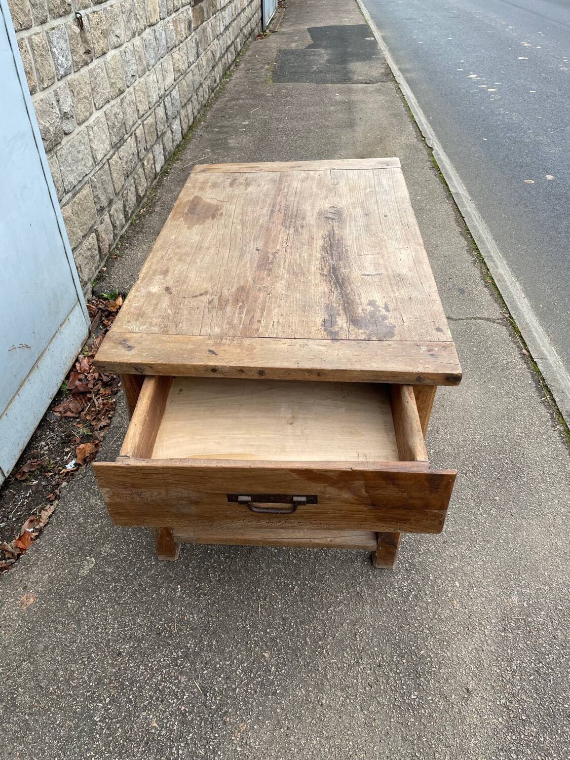 Petit table de ferme avec deux tiroirs