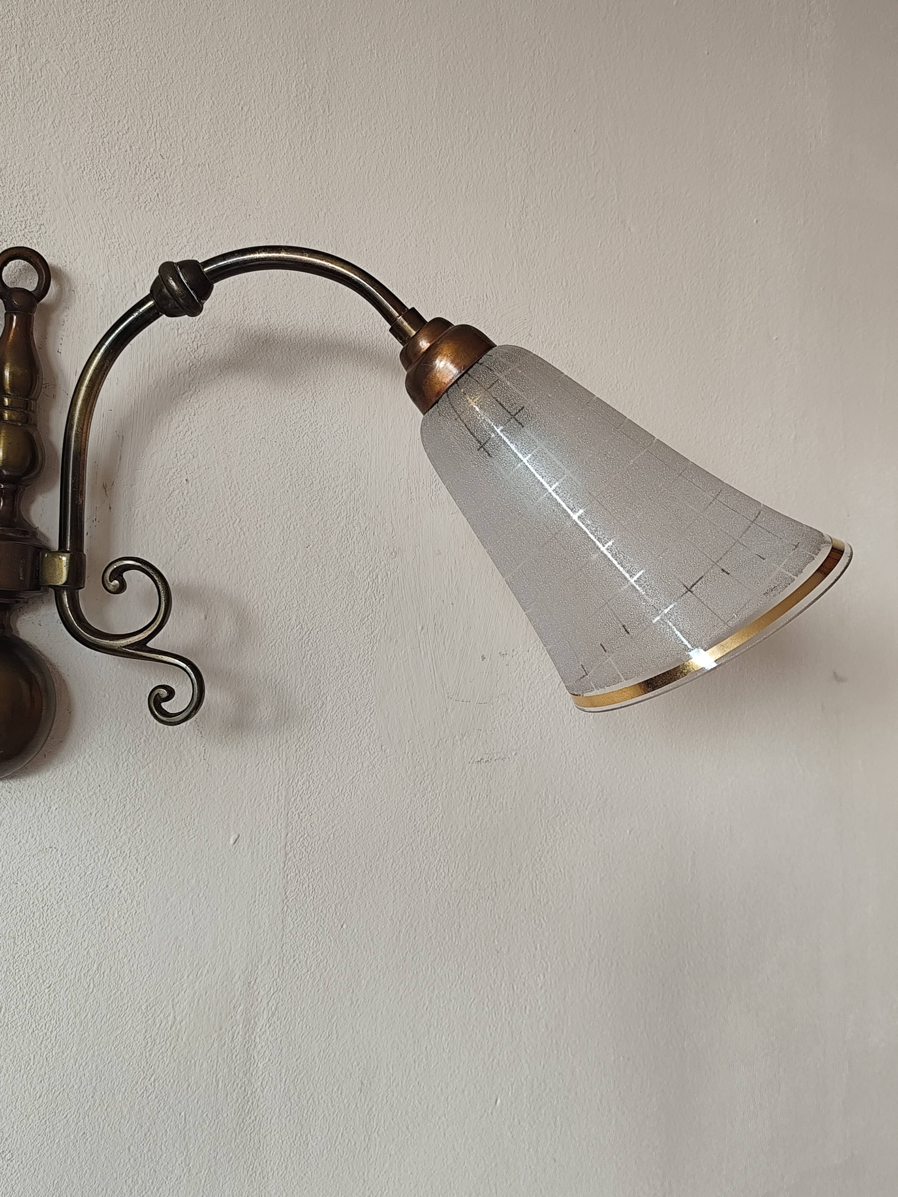 Bronze wall light with 2 lights and 2 granite glass tulips