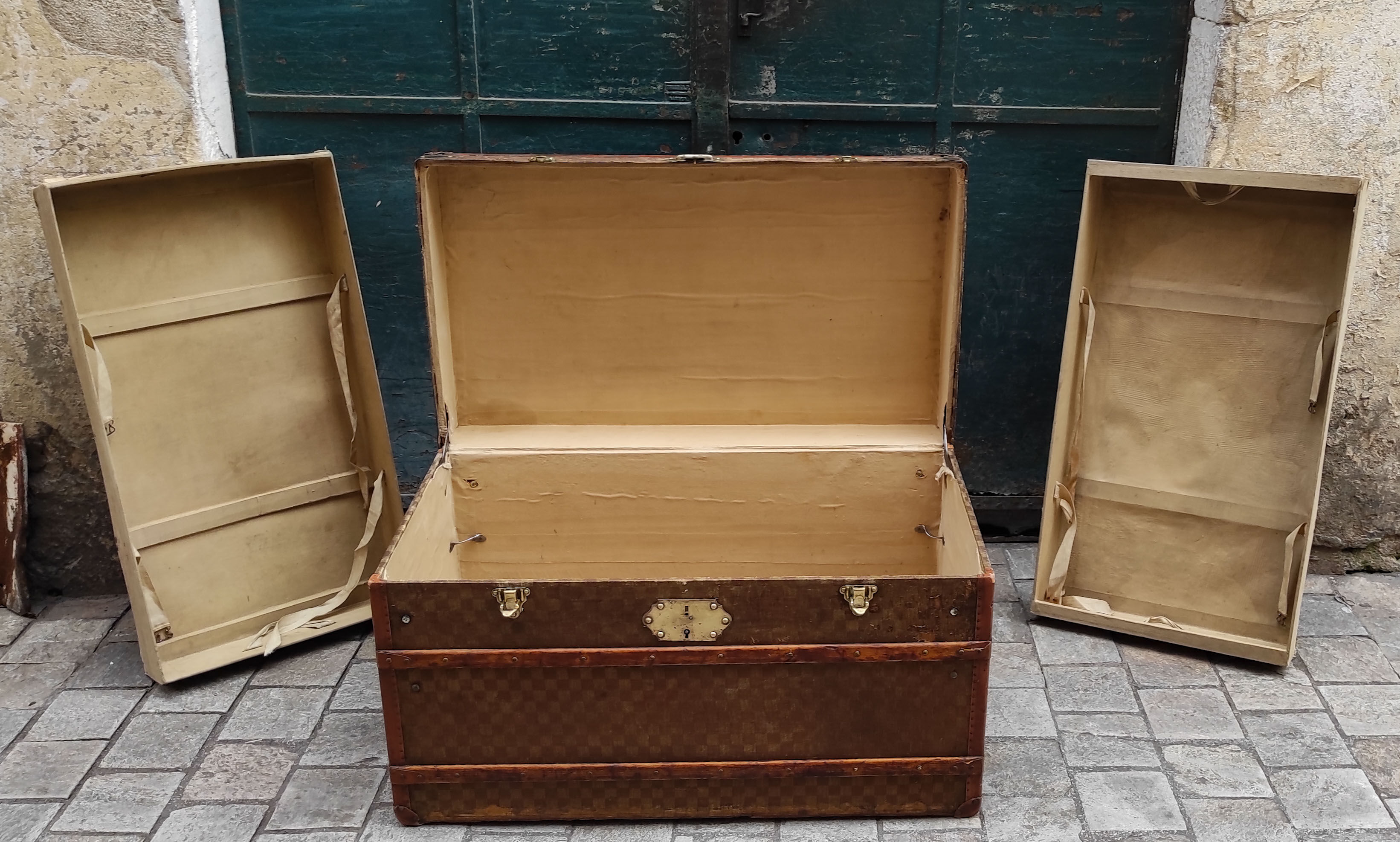 Checkerboard canvas travel trunk