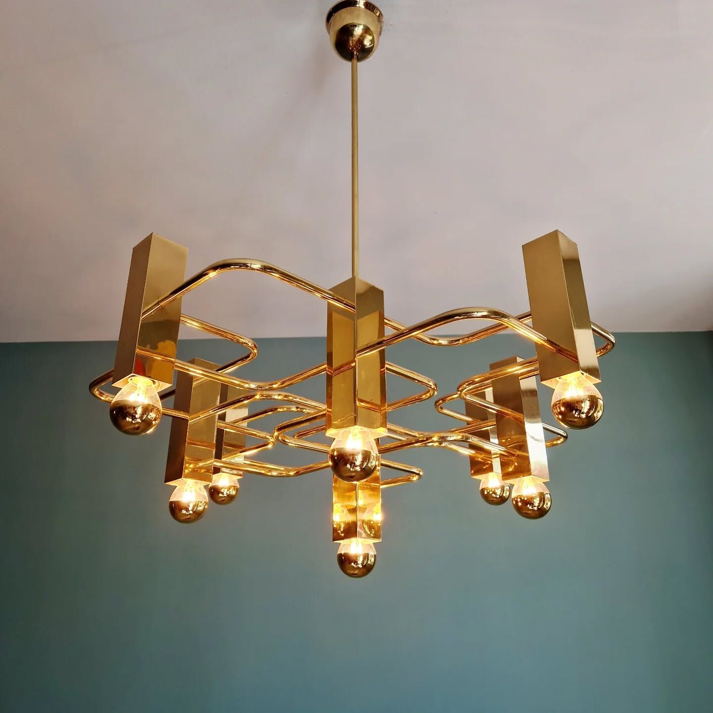 Geometric brass chandelier, design G. Sciolari, Boulanger, 1970