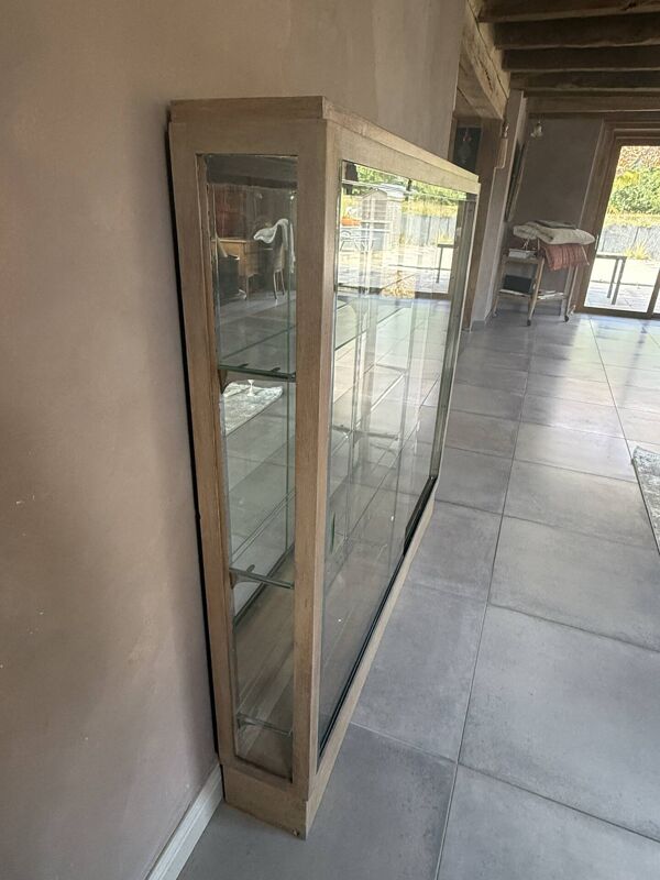 meuble de métier / vitrine de pharmacie