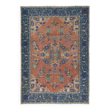Hand-Knotted Vintage Turkish Red Area Rug. Traditional Wool Carpet for Home Decor