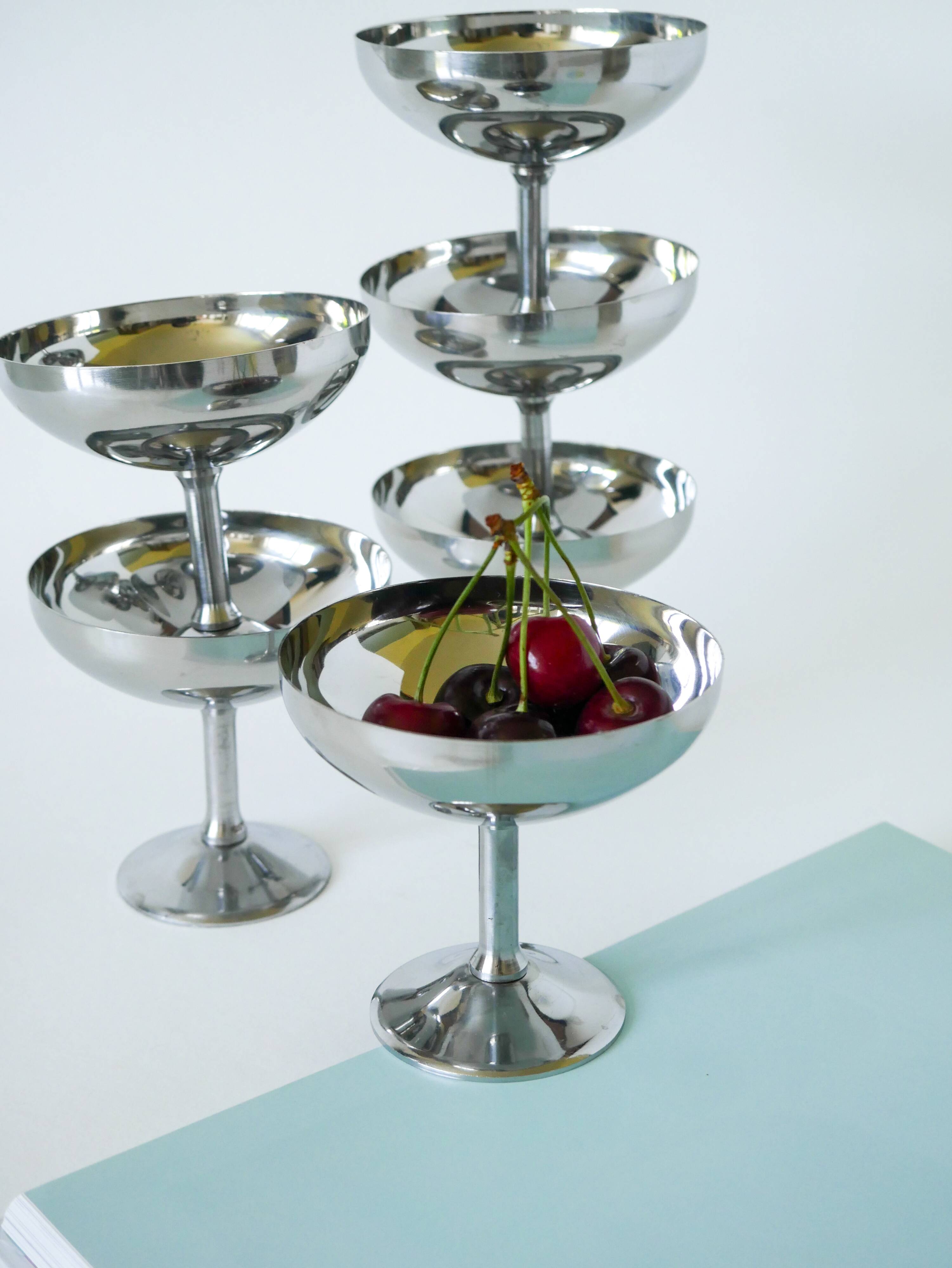 Set of 6 large stainless steel bowls, Tall, Design, 1970, 10 x 10 cm