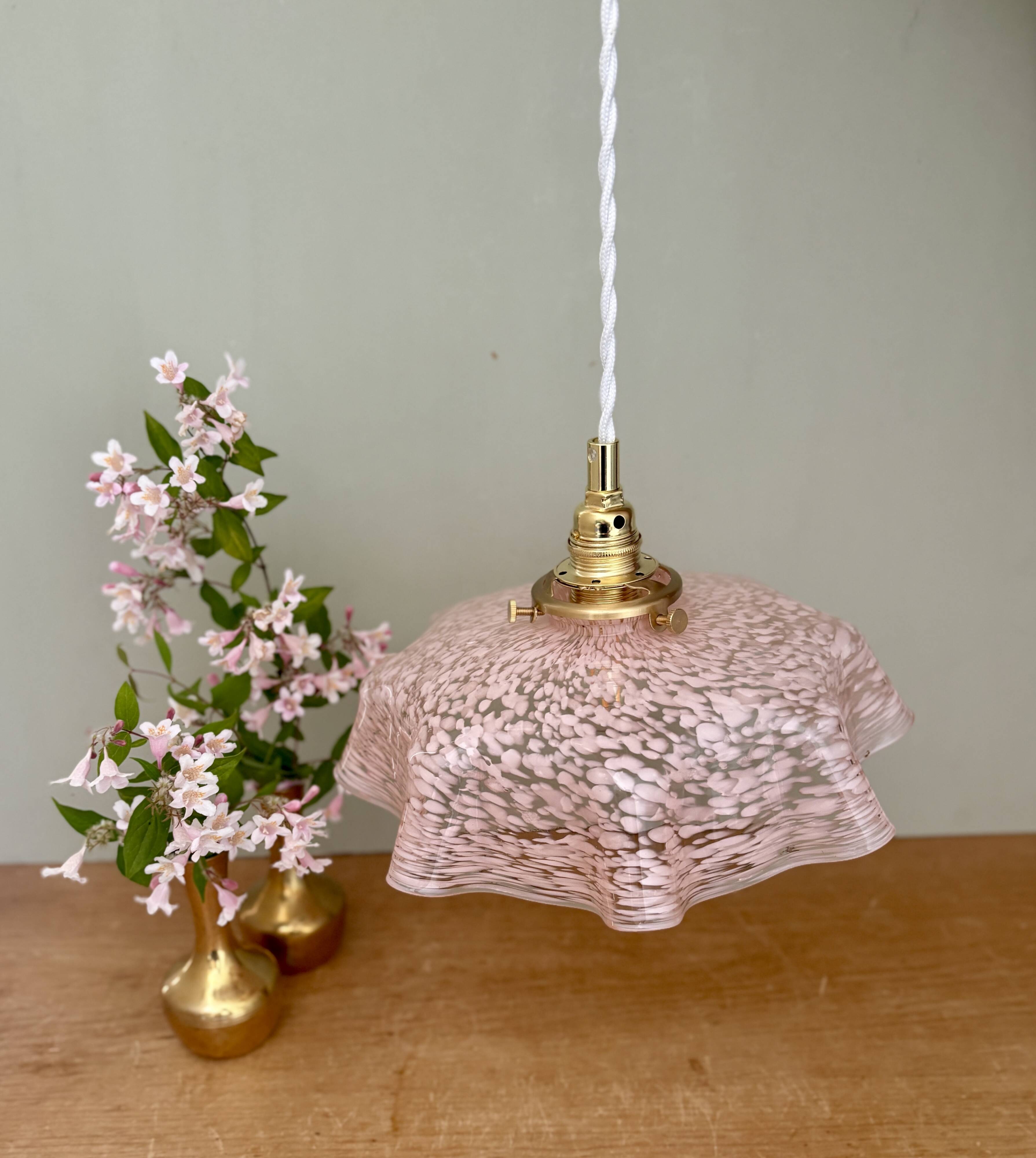 Suspension, abat-jour ancien en verre de Clichy rose