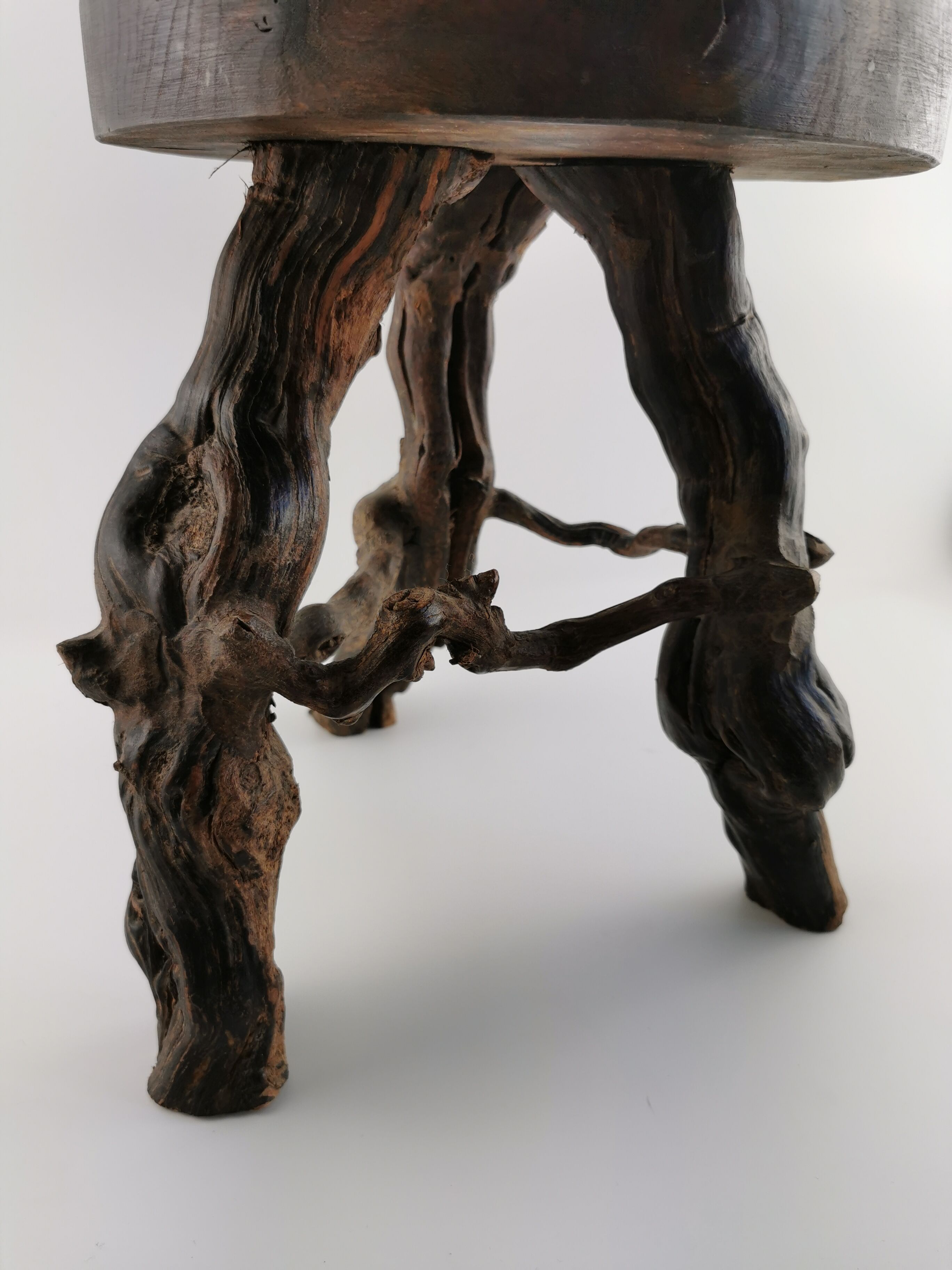 Brutalist stool tripod pied de vigne 60