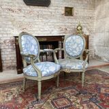 Paire de fauteuils médaillon en bois laqué de style Louis XVI XIXeme