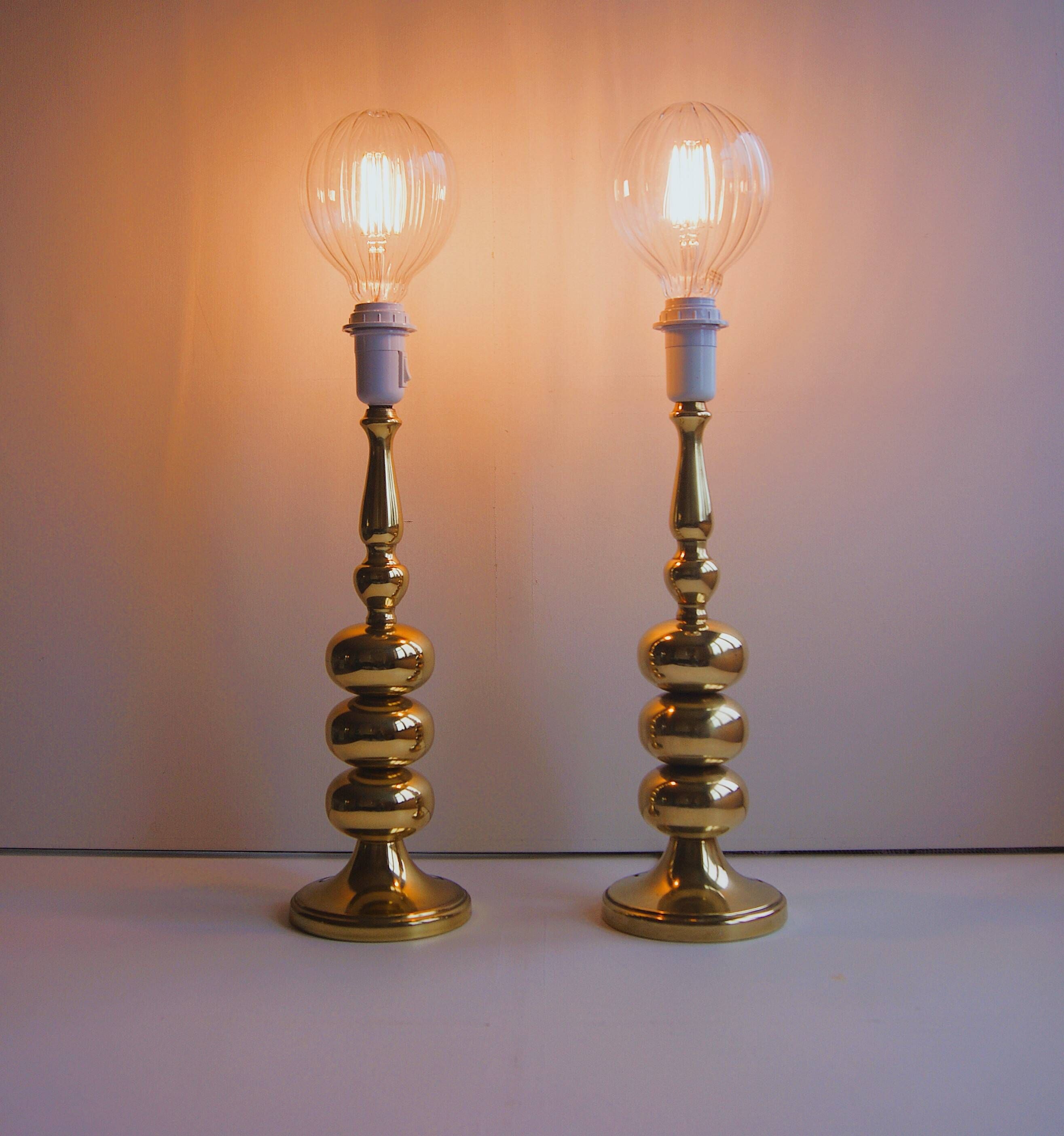 Paire de grandes lampes de table en laiton "boules empilées" de Frandsen Danemark. Années 1960.