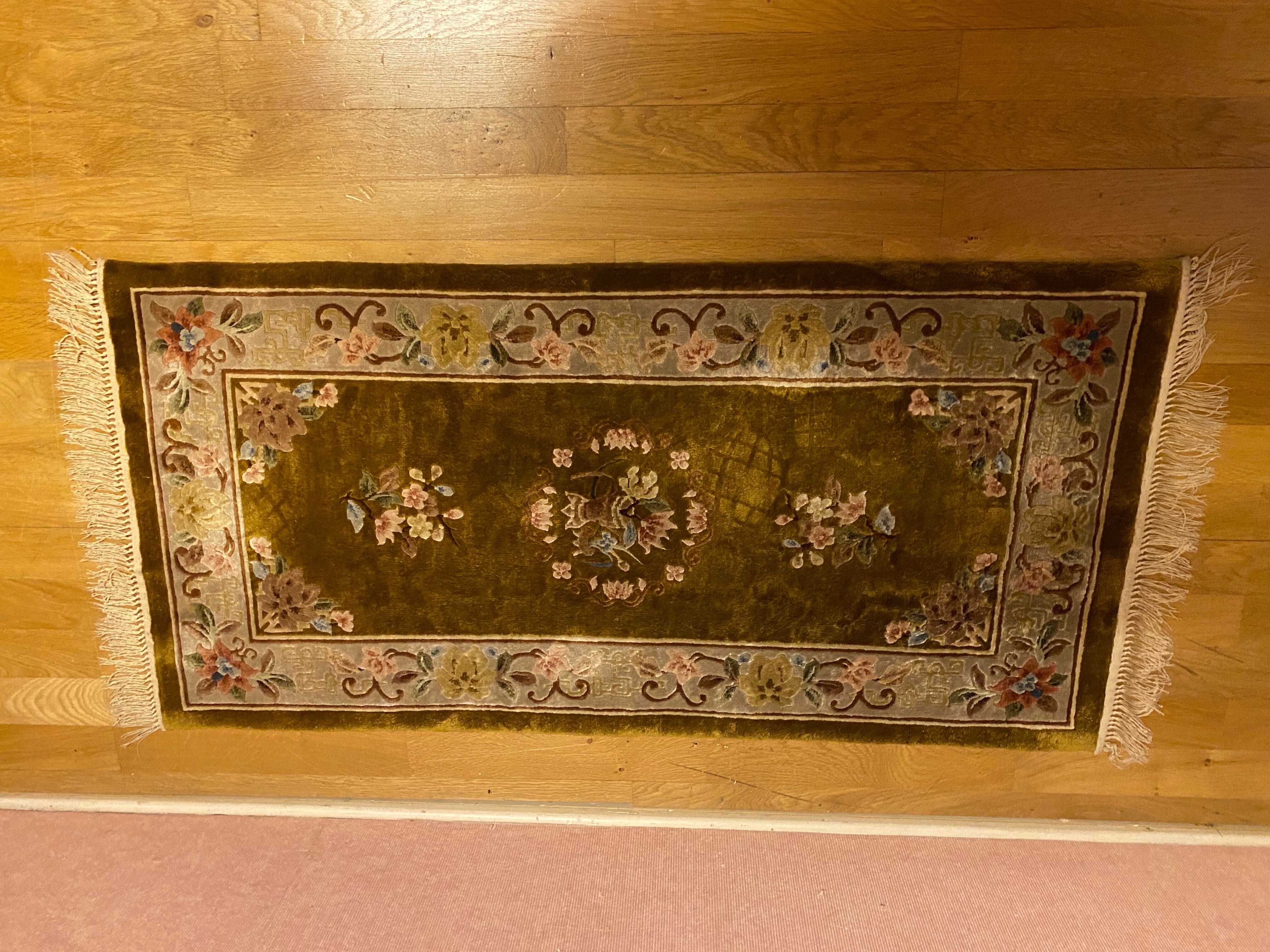 Chinese silk carpet, 124 cm x 62 cm