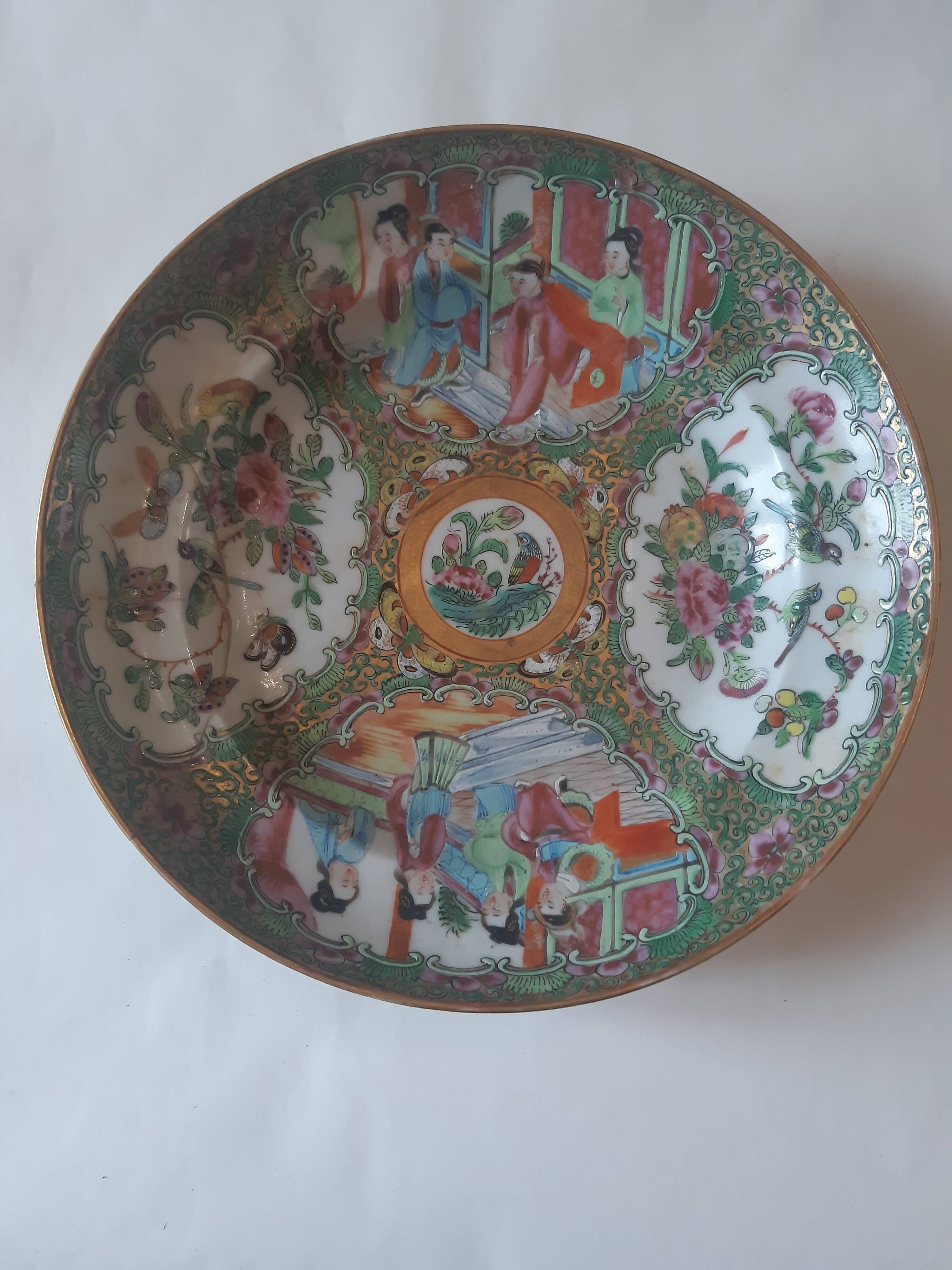 Assiette de collection japonaise, scène de vie et nature. Restaurée.