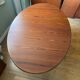 Extendable oval table