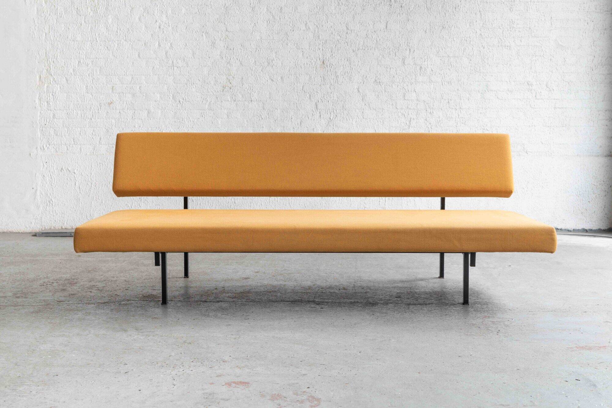 3-seater sofa / daybed by Gijs Van der Sluis