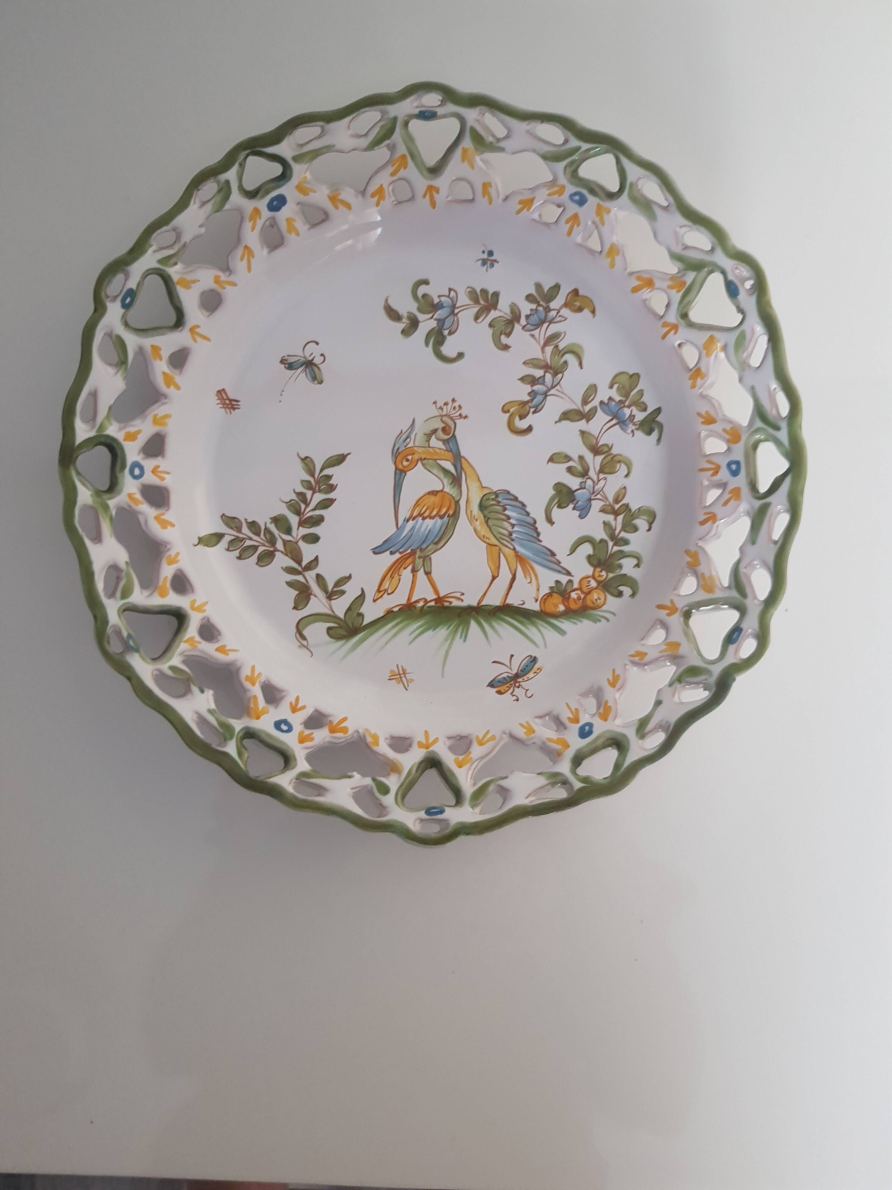 Decorative plate s6 Lallier in Moustiers with an openwork rim.