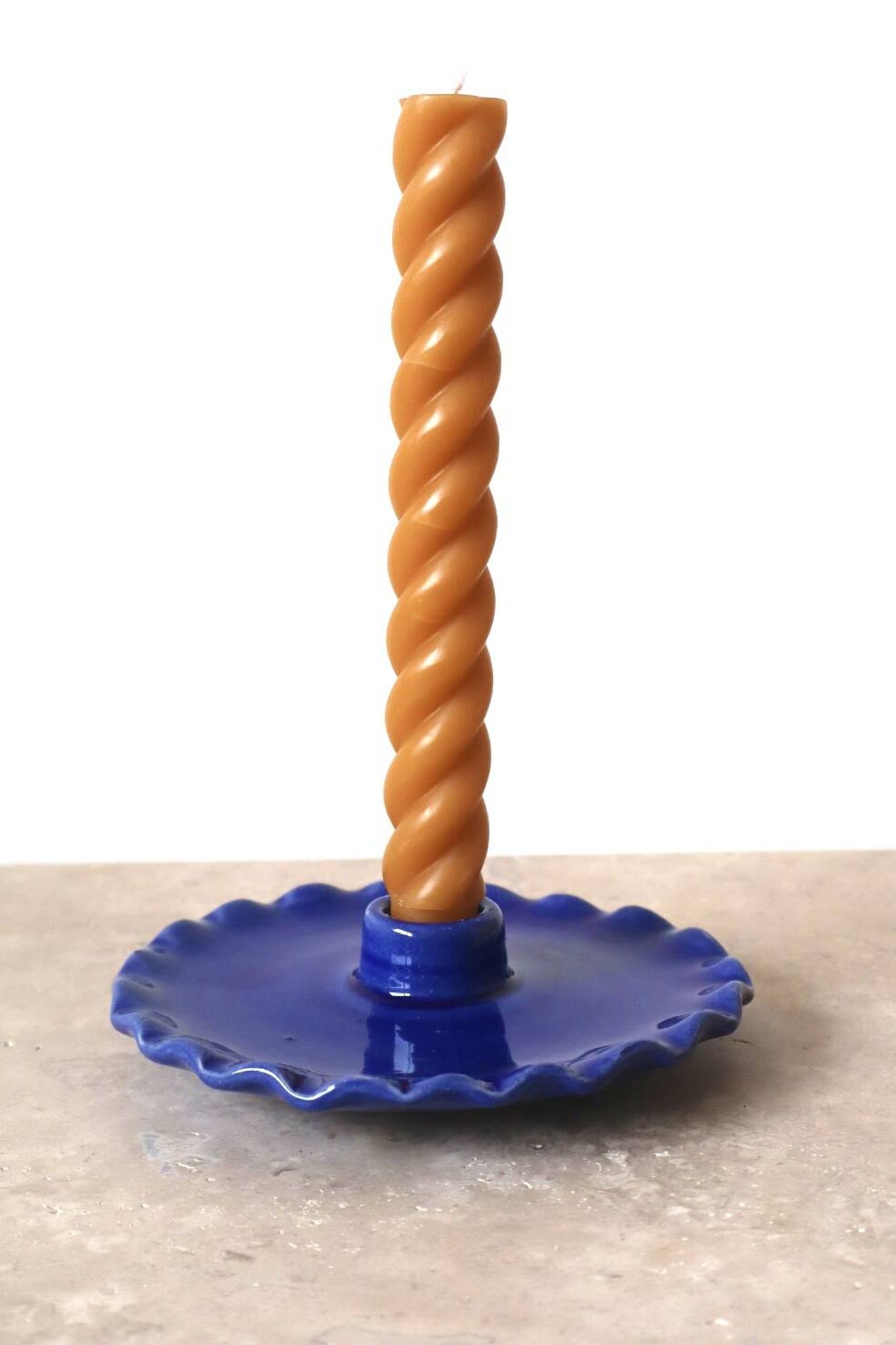 Bougeoir assiette en céramique dentelée bleu klein