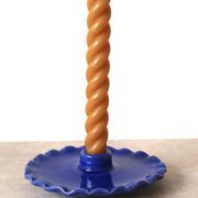Bougeoir assiette en céramique dentelée bleu klein