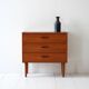 Table de chevet scandinave vintage en teck avec trois tiroirs