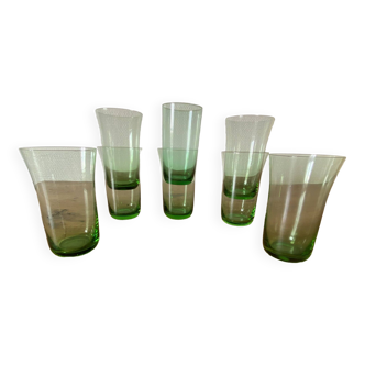 Lot de 8 verres à eau ou orangeaude vintage, en verre couleur verte