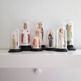 Lot de 7 personnages religieux sous globe