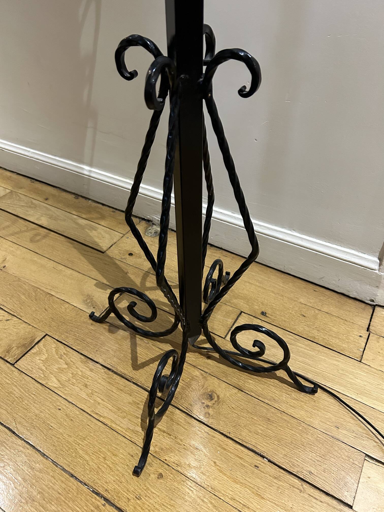 lampadaire en fer forgé 1950