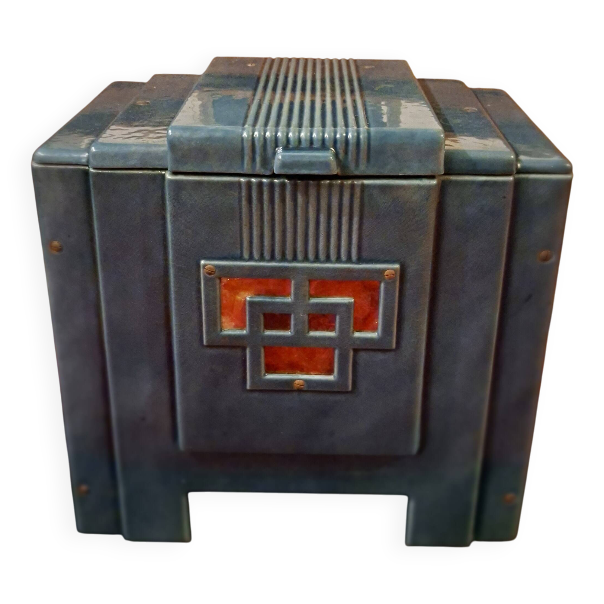 Enamelled cast iron stove