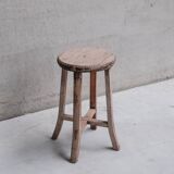 Tabouret ou table d'appoint en bois français primitif du milieu du siècle