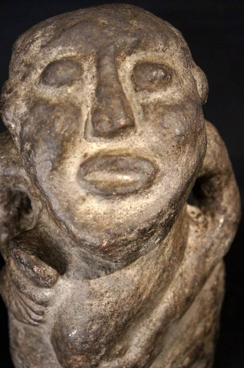 Figure anthropomorphe en pierre volcanique art tribal africain Côte d’Ivoire XVIIIe siècle