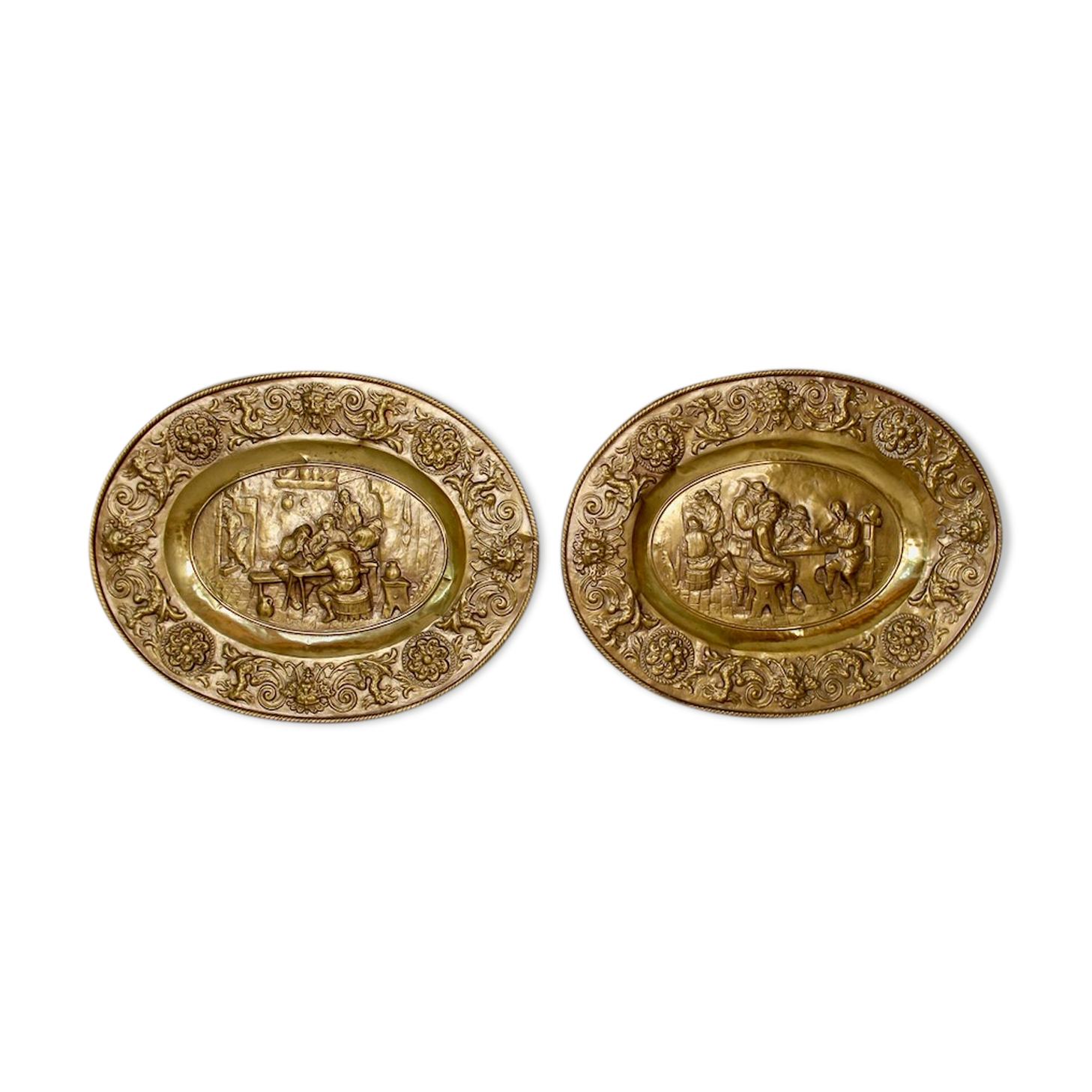 Pair Of Oval Plates In Brass Repulsed 19th century decorated with taverns