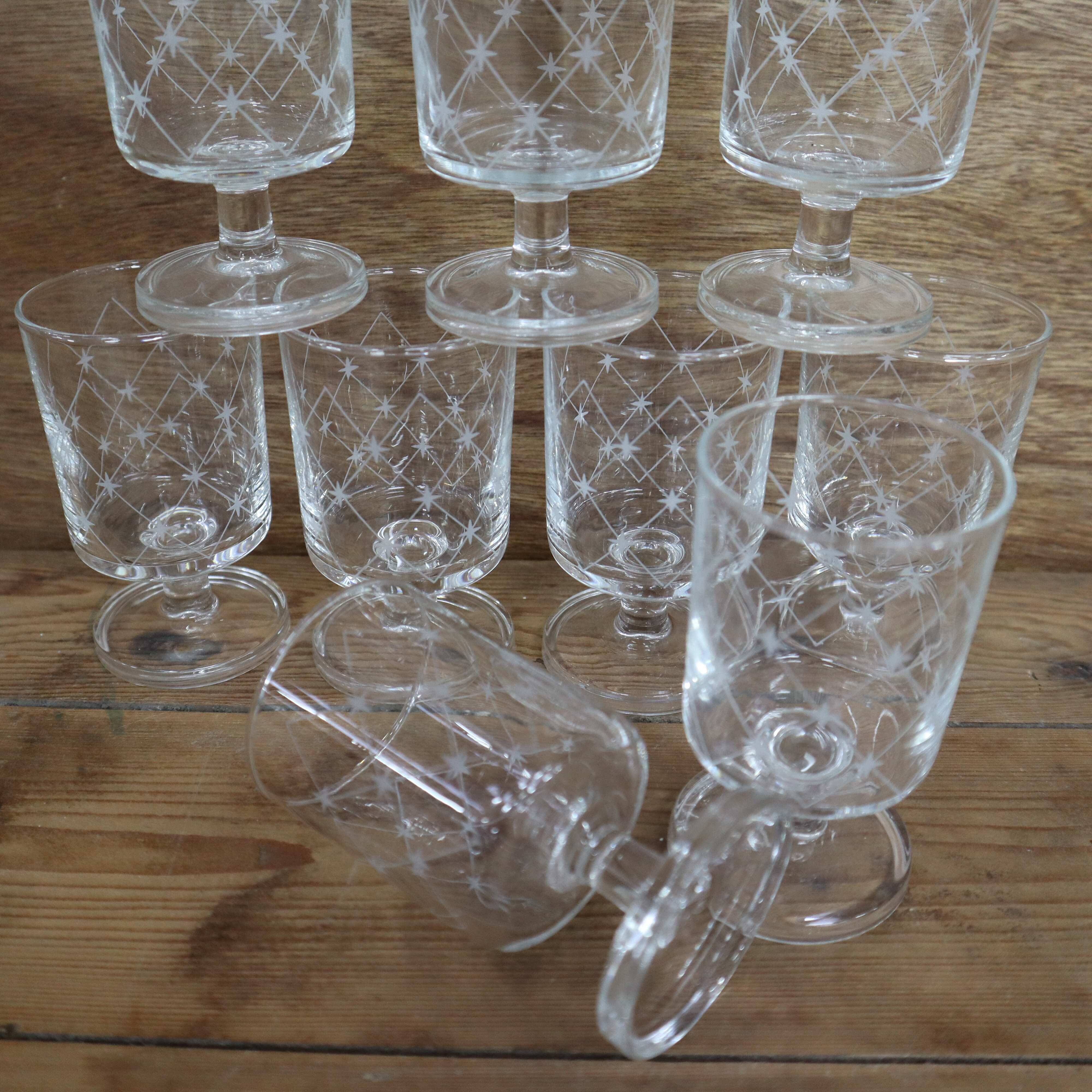 11 Cavalier Luminarc white wine glasses limited series 70's