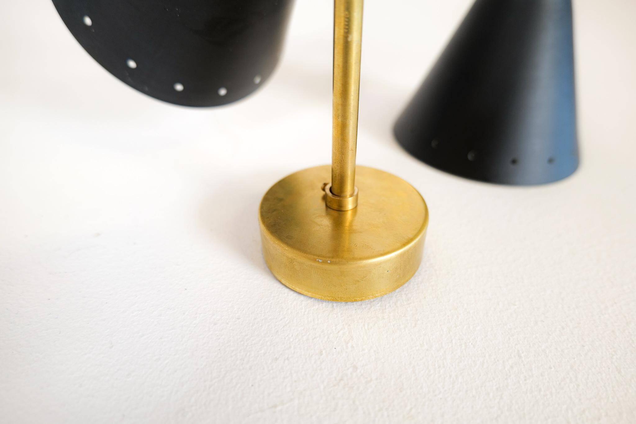 Pair of modern Italian wall sconces in Stilnovo style, wall lamp.