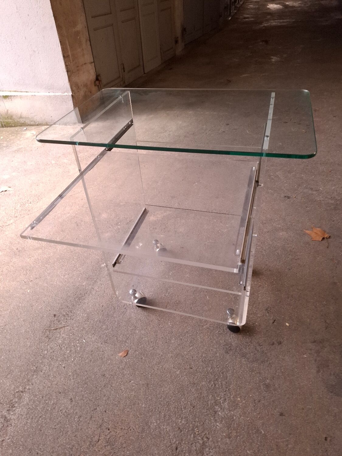 Dessert, side table David Lange for Roche Bobois