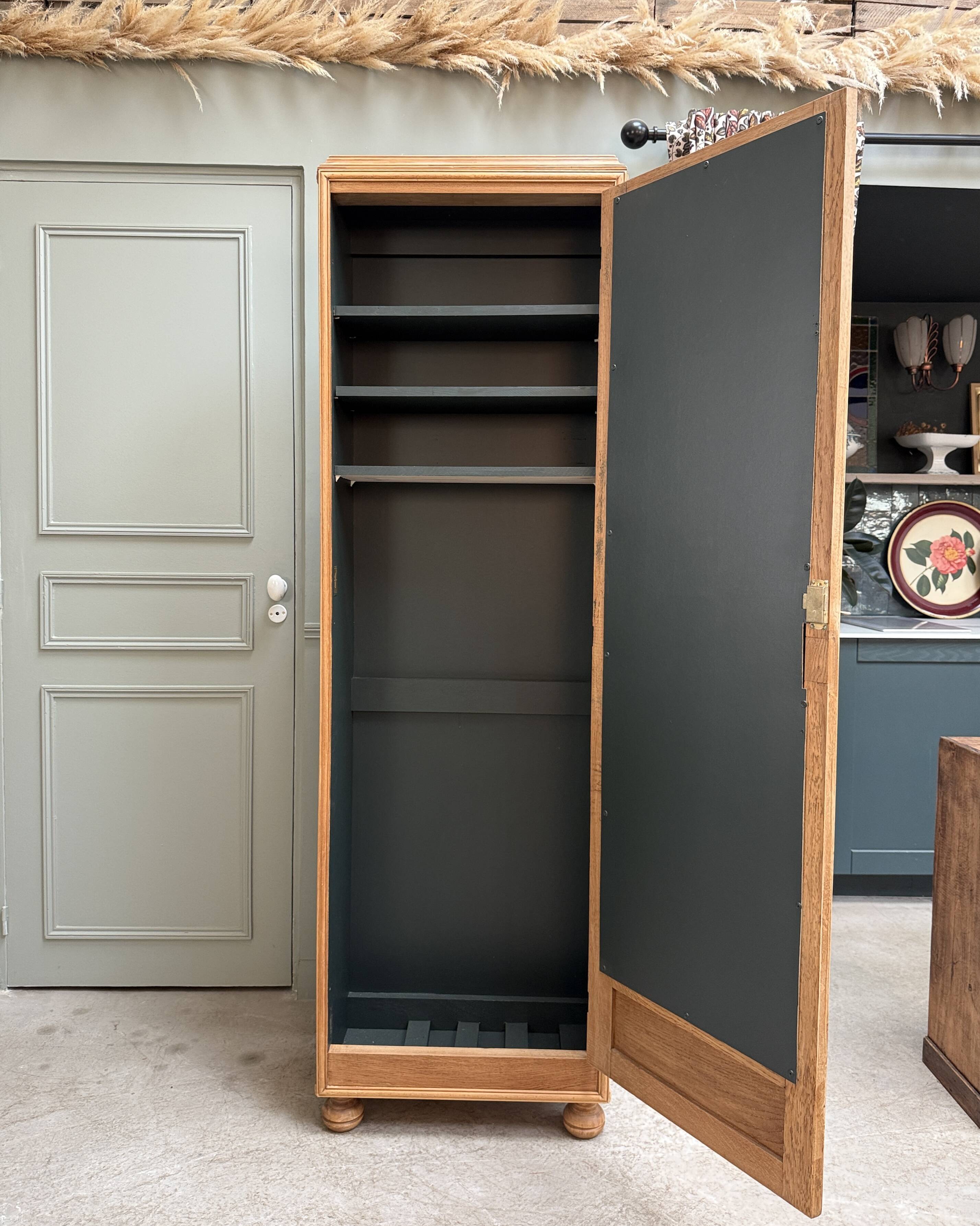 Dresser with bevelled mirror (renovated)