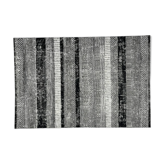 Modern Chic Black and Grey Patterned Rug