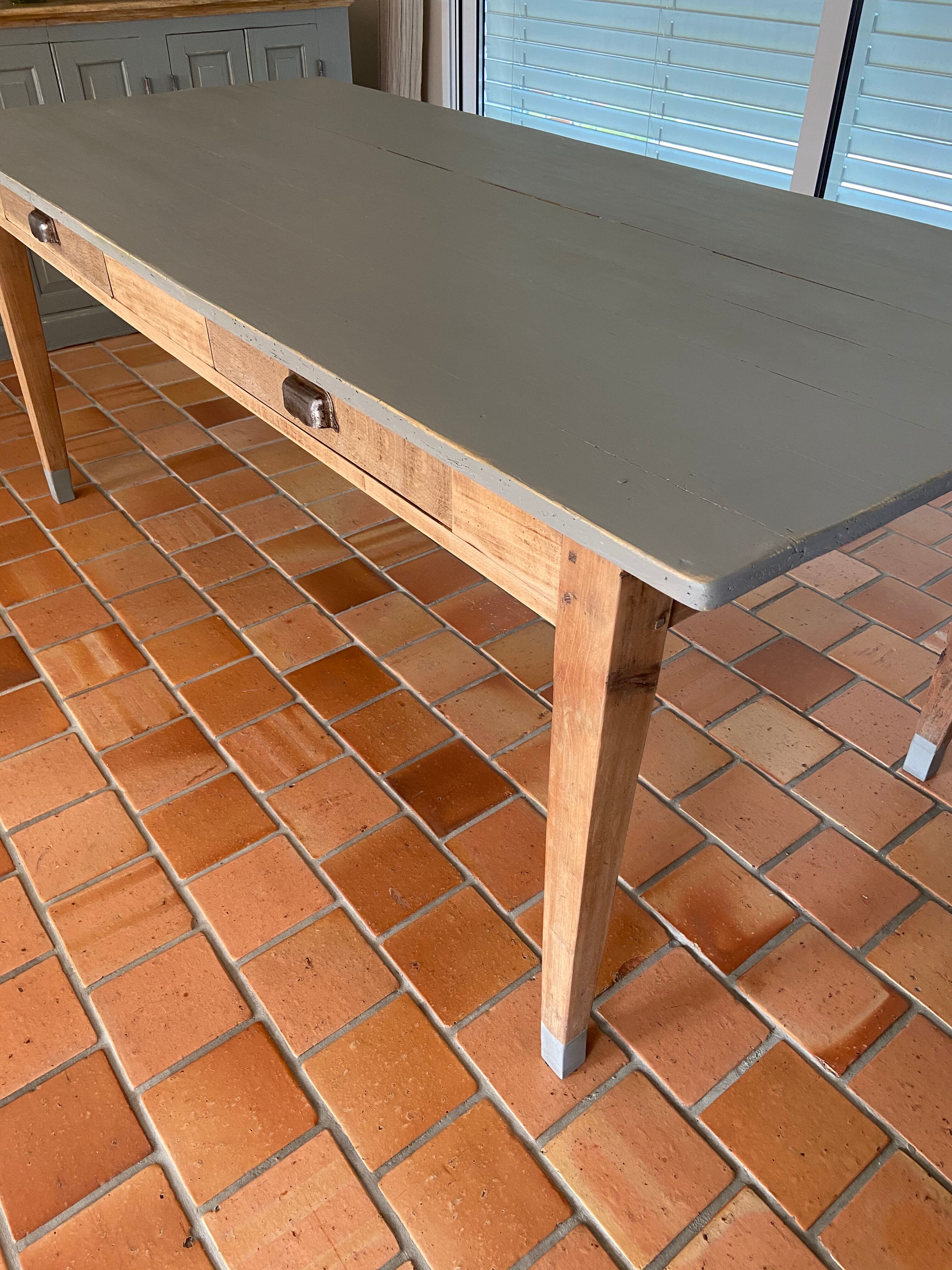 Farm table