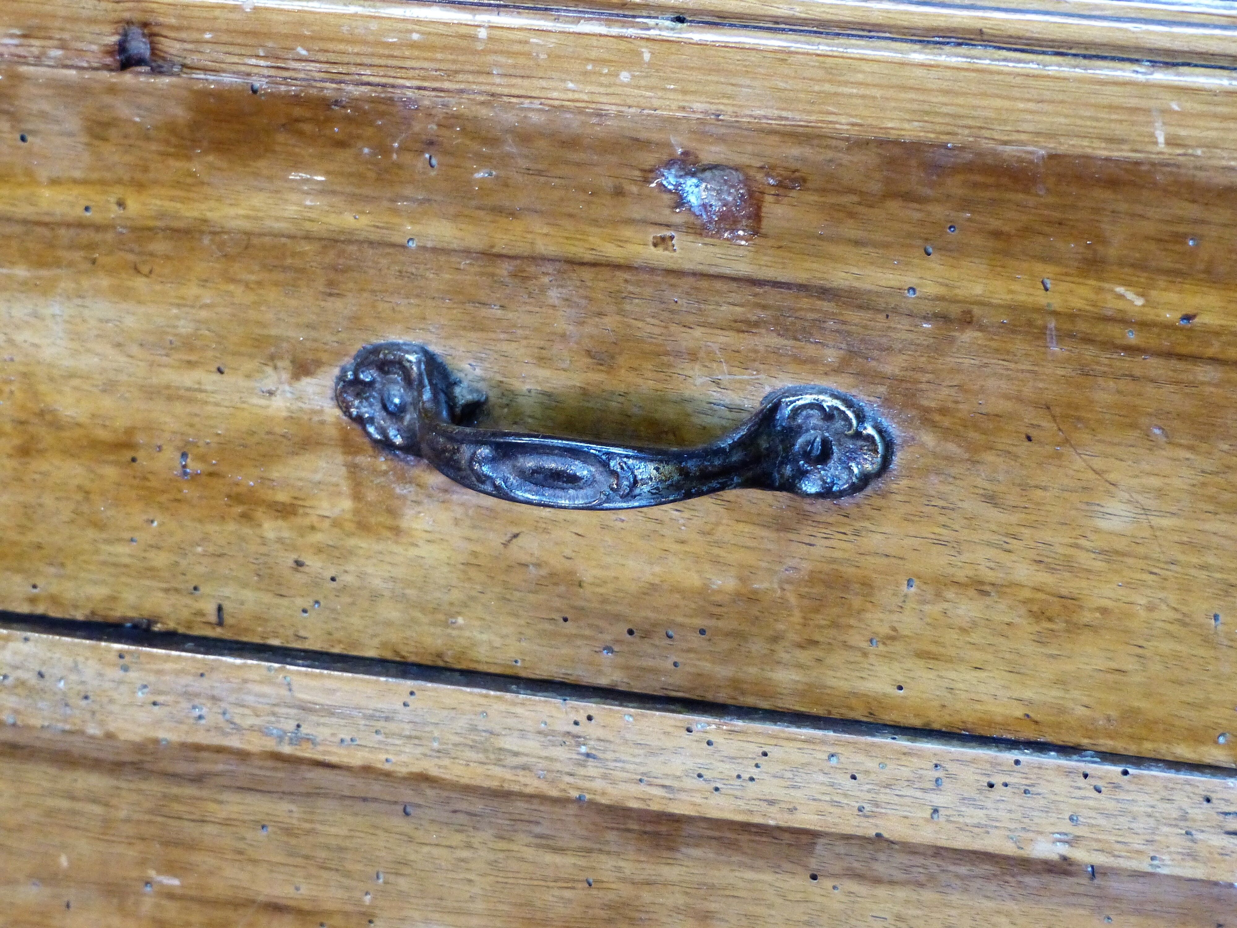 Old dresser 4 drawers