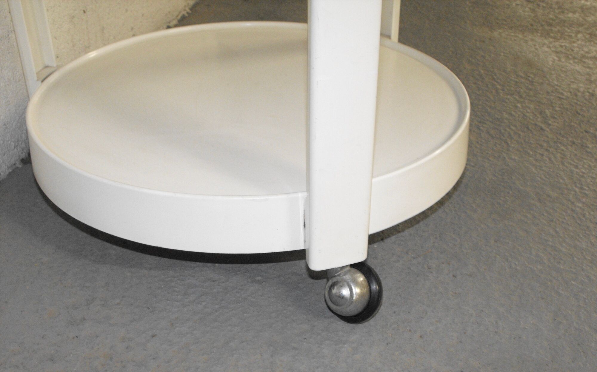 Rolling serving table 60