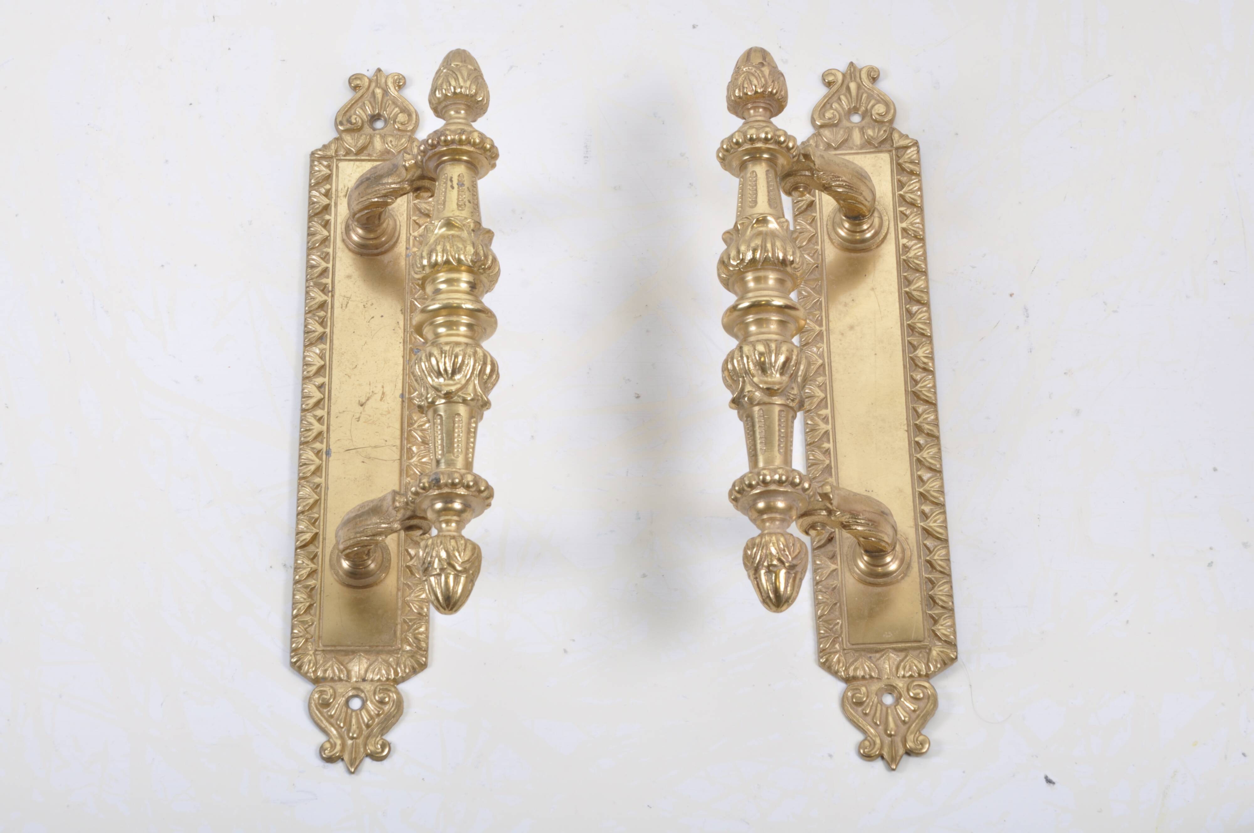 Pair of pull handles for a swing door / antique /