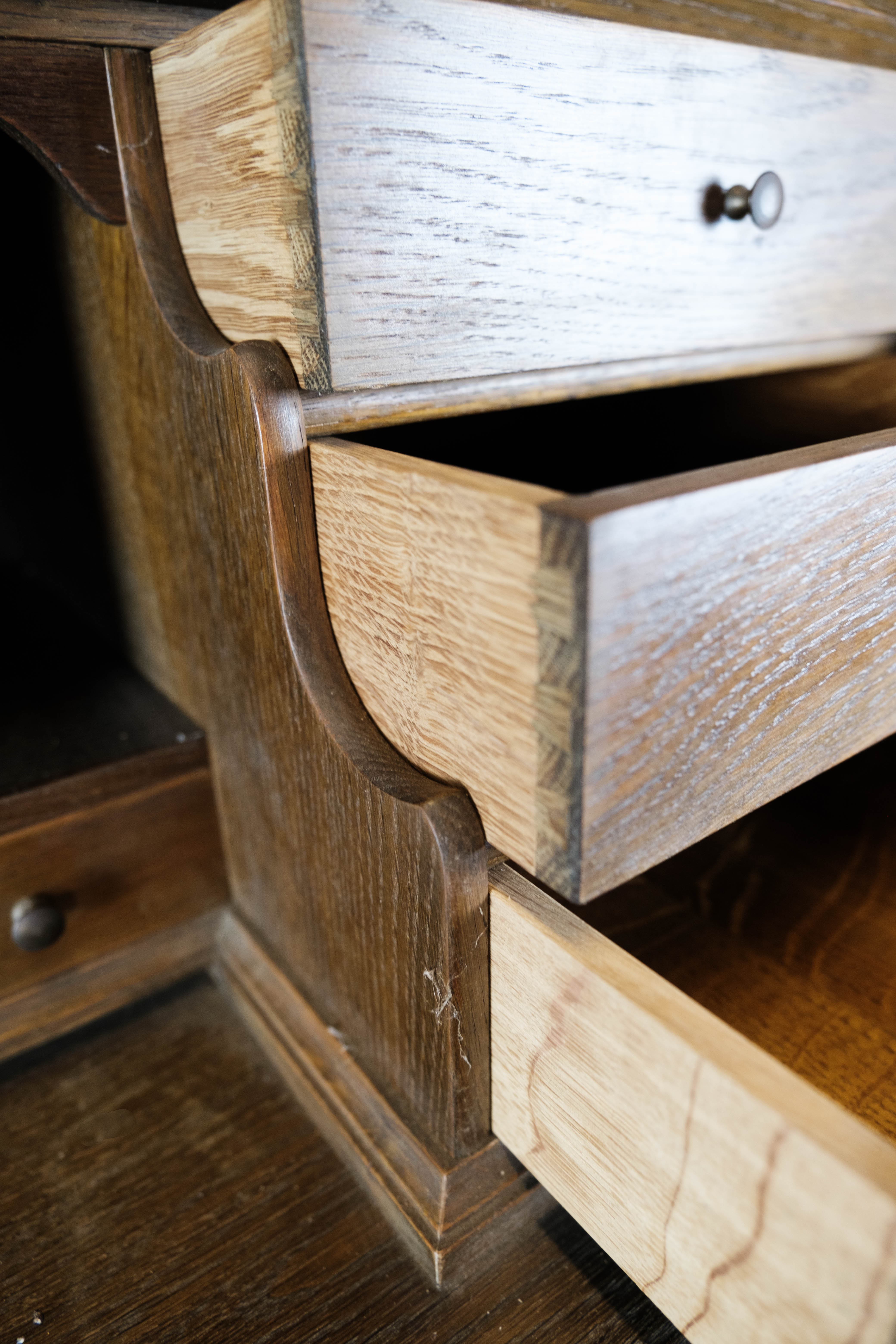 Bureau du chêne foncé, années 1940