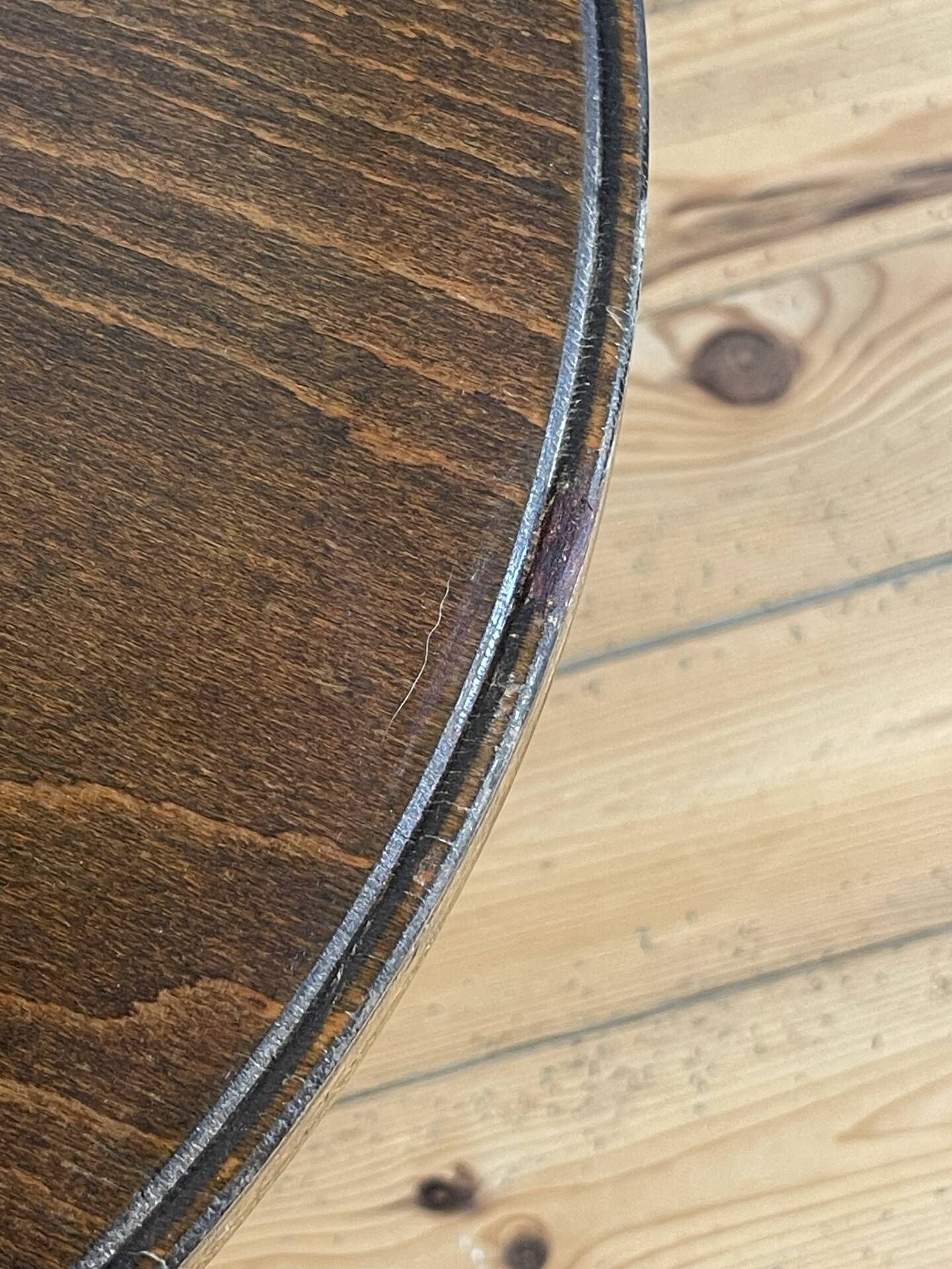 Table d’appoint en bois tourné