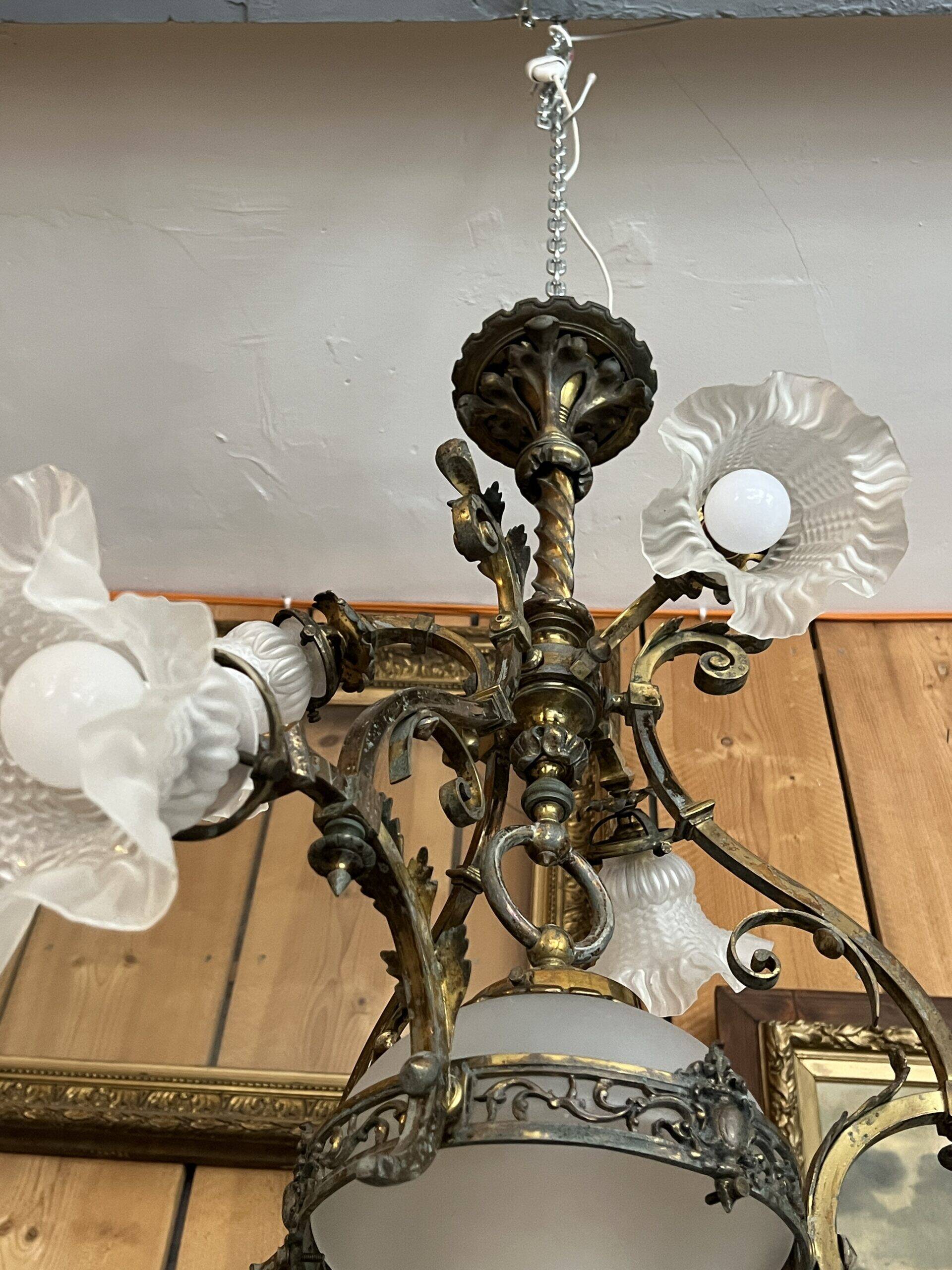 19th century brass and bronze chandelier, Napoleon III, illuminated by 6 tulips and a central globe