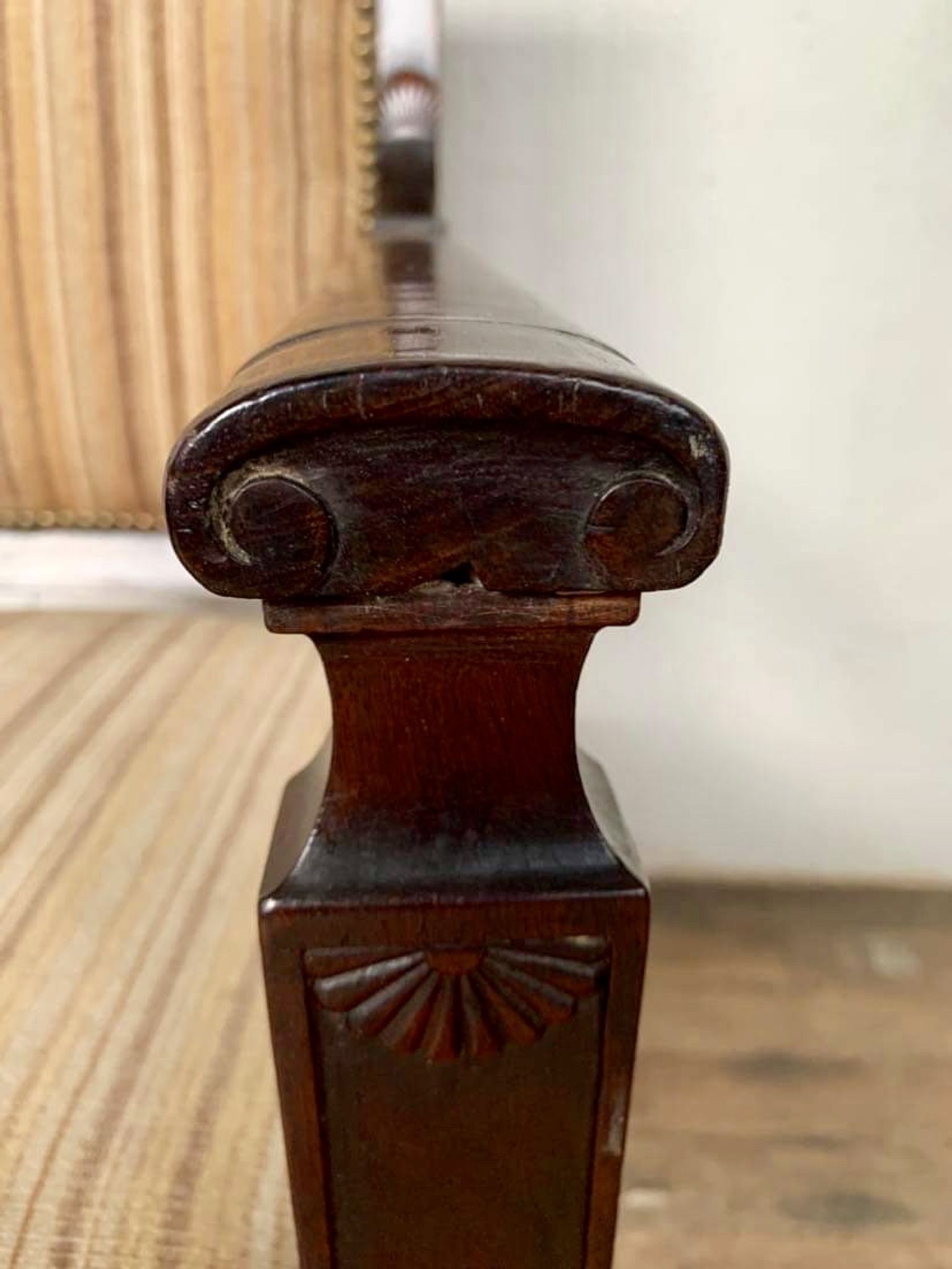 Fauteuil de bureau empire en acajou decor palmettes xviiième