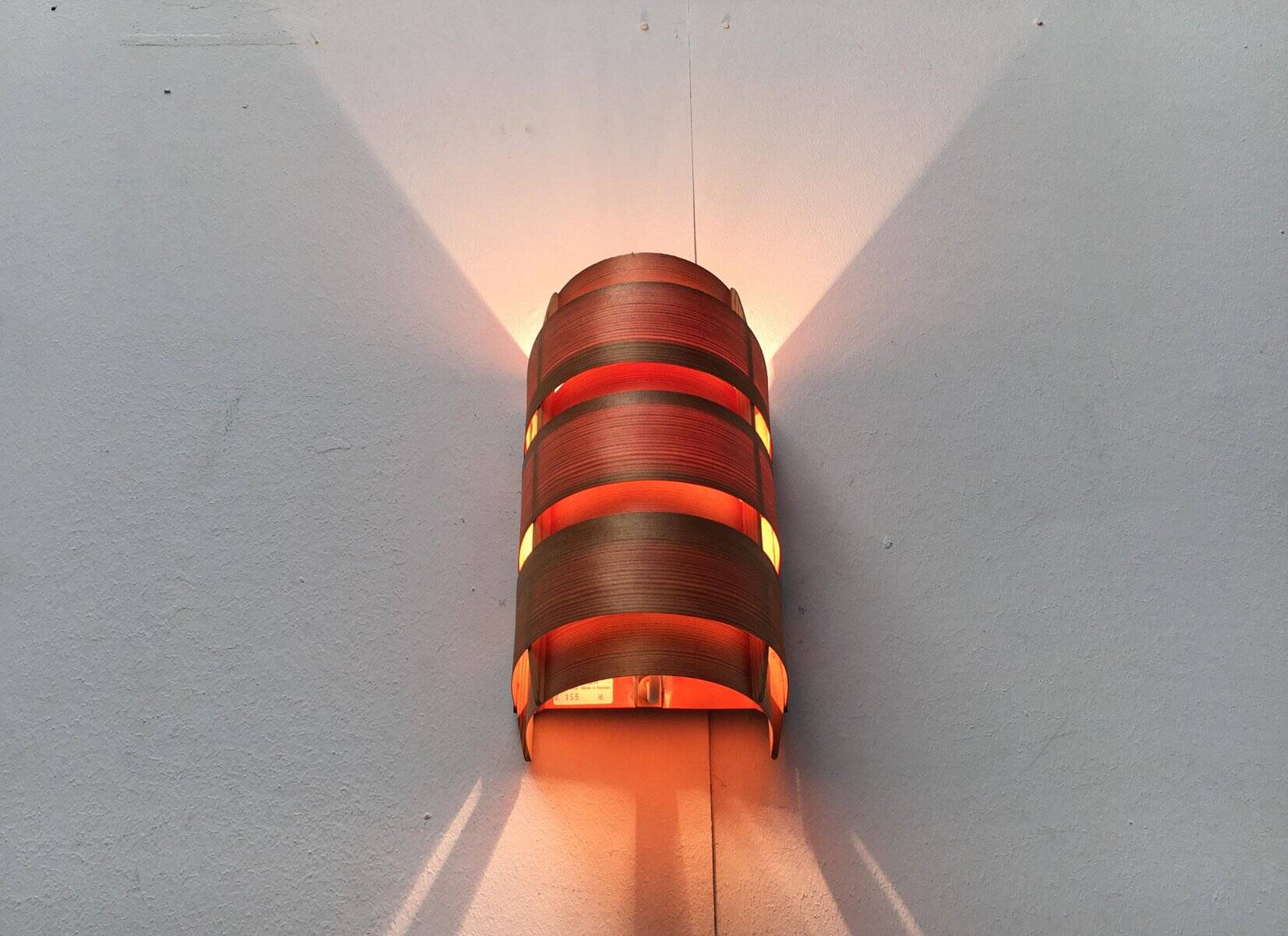 Edda V155 wall lamp in teak from the mid-century by Hans-Agne Jakobsson for Ellysett AB, 1950s.