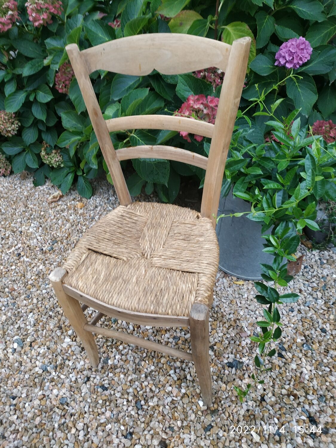 Chaise paillée