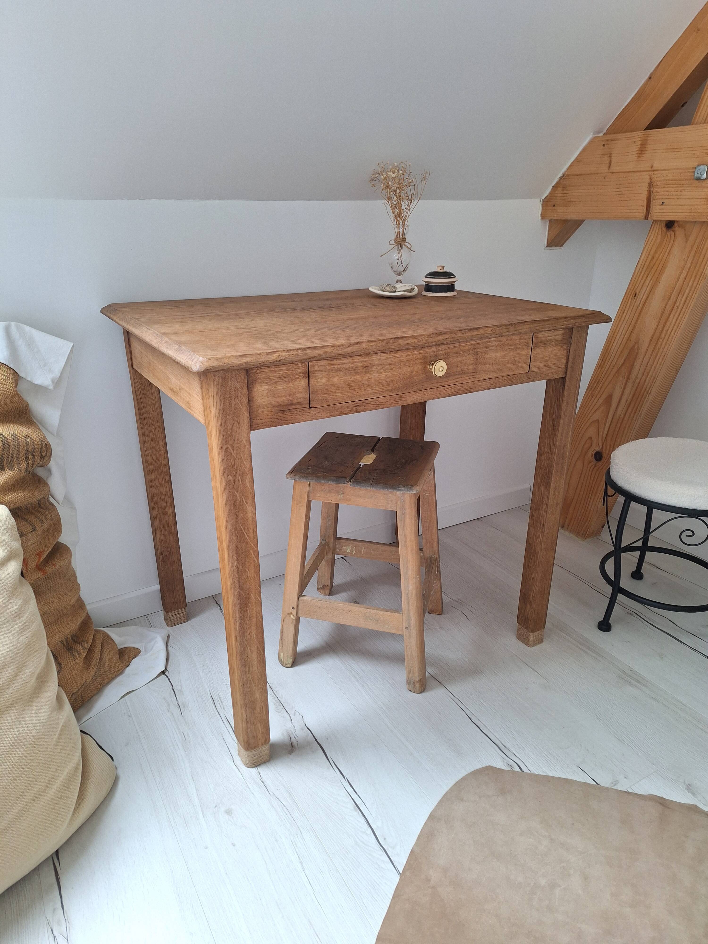 Country-style oak farmhouse desk/console/side table
