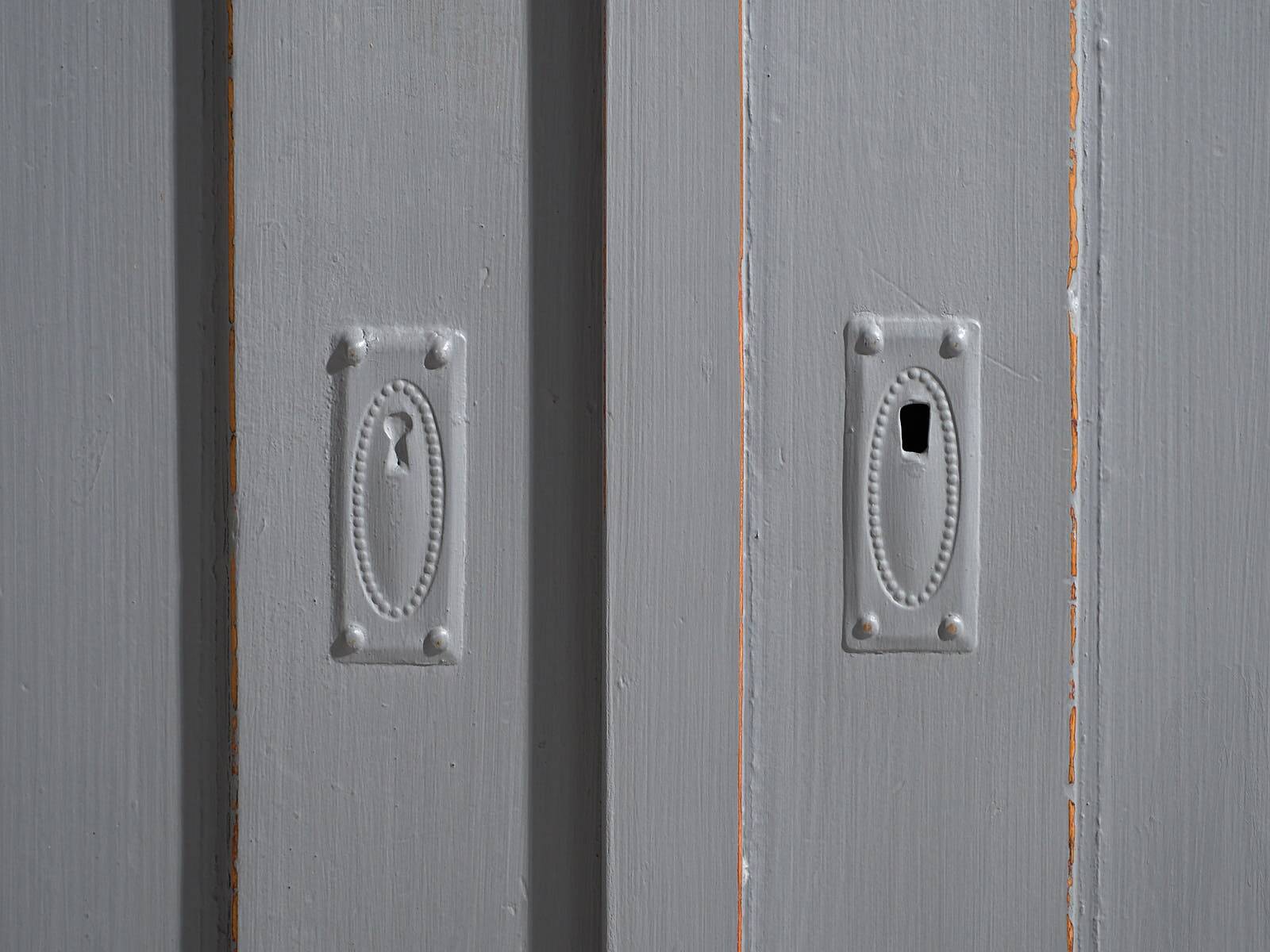 Small antique two-door chest of drawers (circa 1920) #14