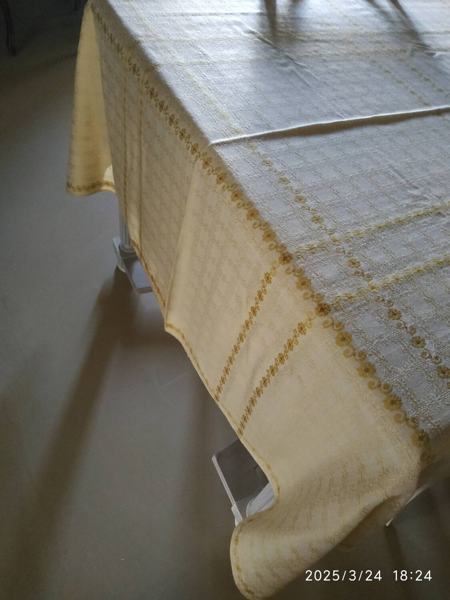 Vintage tablecloth and napkins