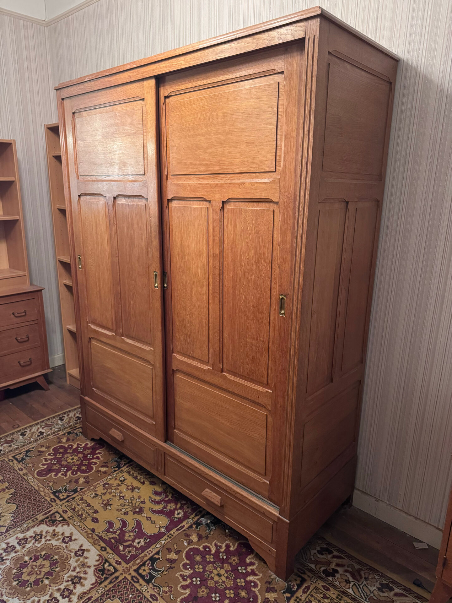 Large solid oak wardrobe – 2 sliding doors – 2