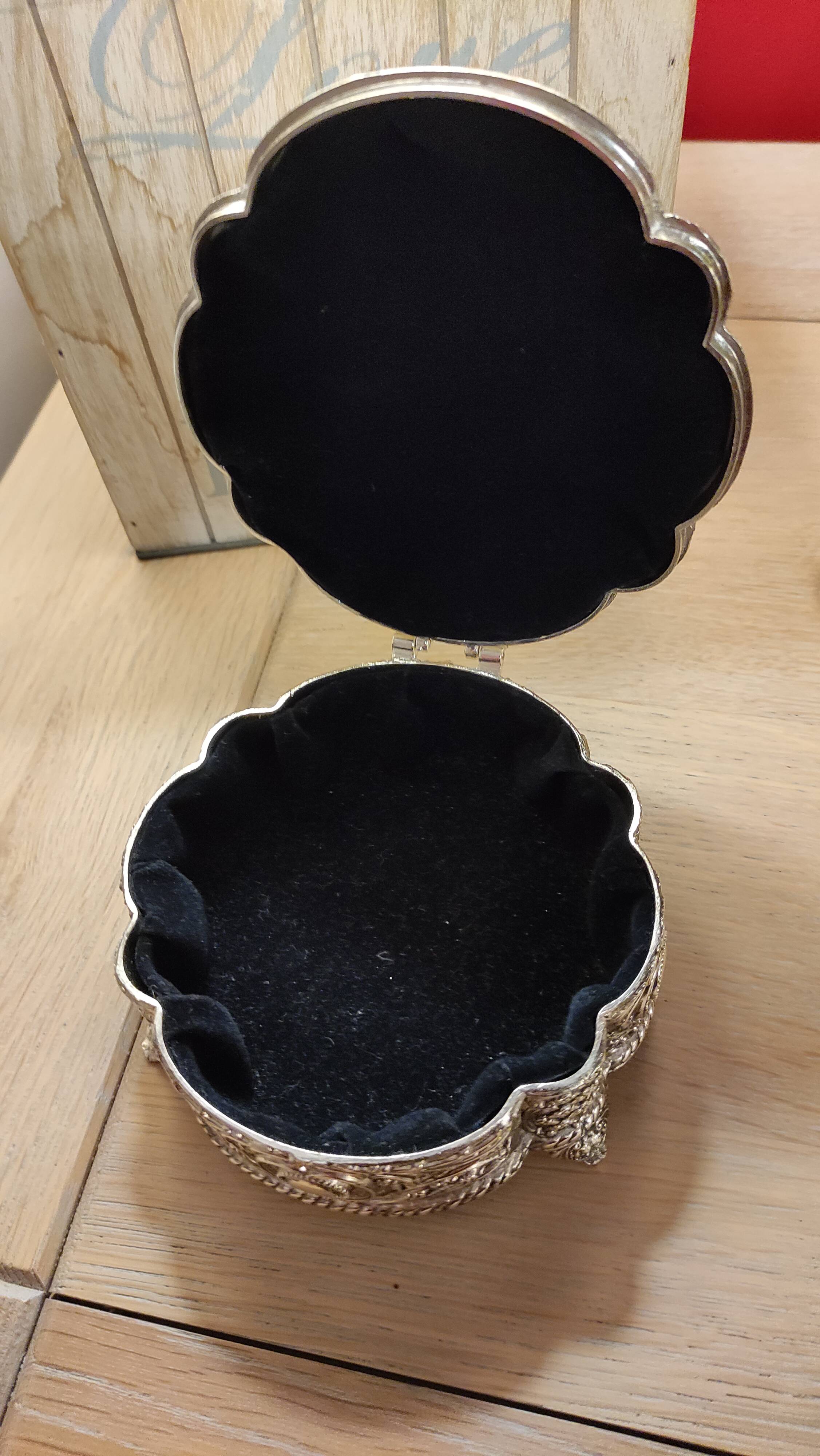 Beautiful silver metal jewelry box