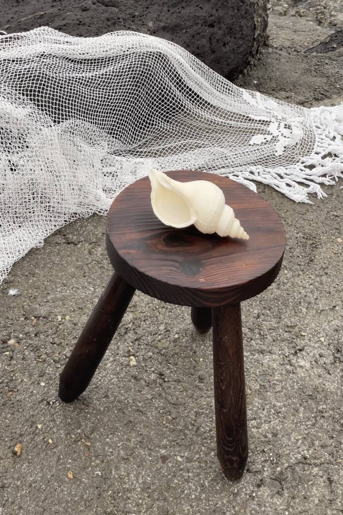 Tripod farm stool