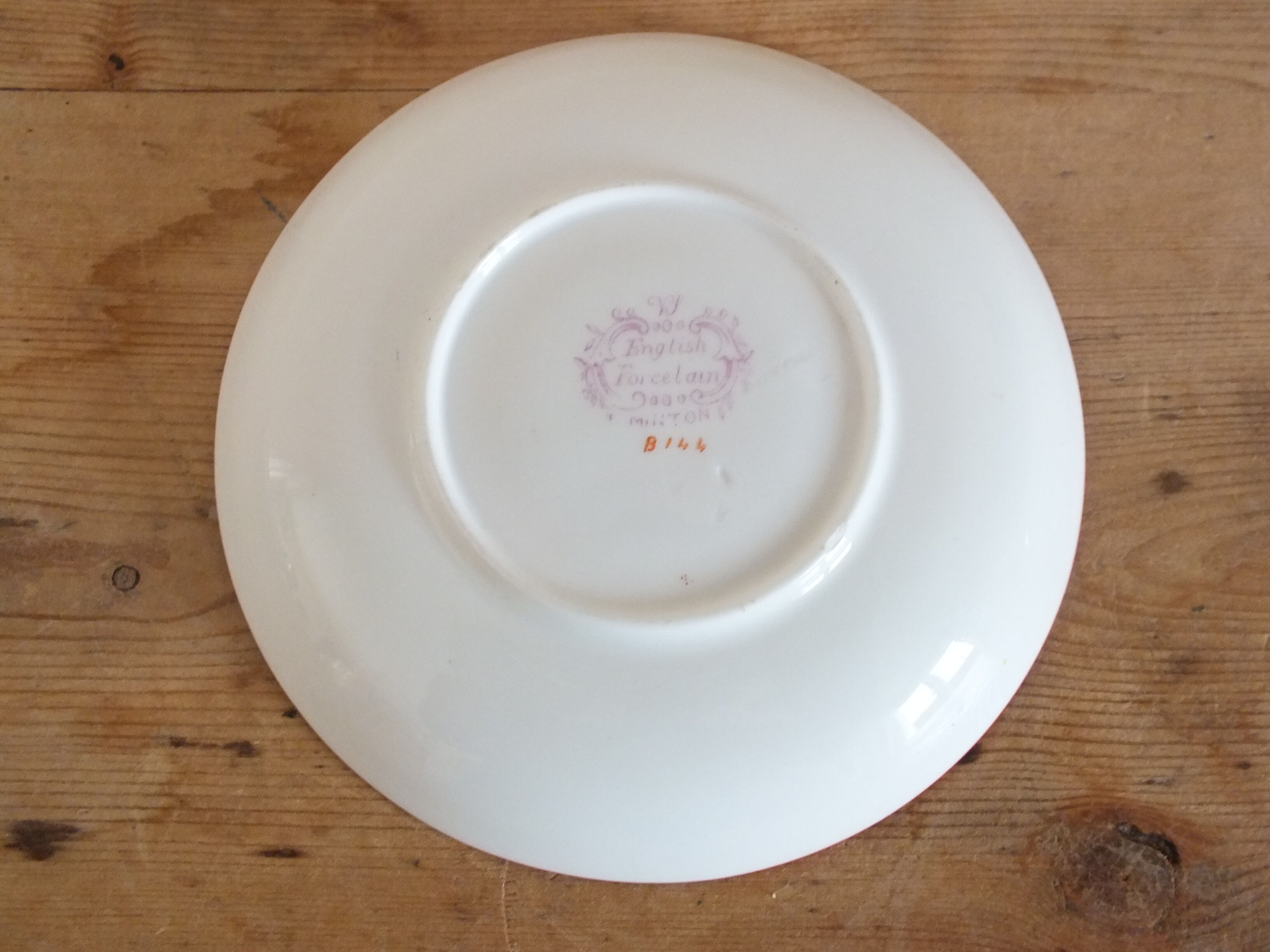 3 different saucers in English porcelain Minton